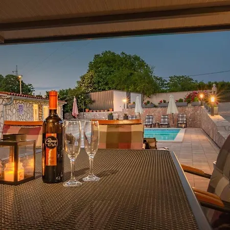 Βίλα House Edo *