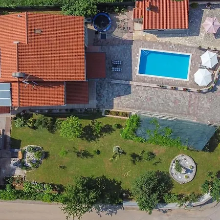 House Edo Вилла Лабин